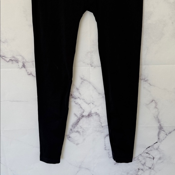 GYMSHARK Fit Seamless Leggings Size Medium Black/White - Picture 7 of 11